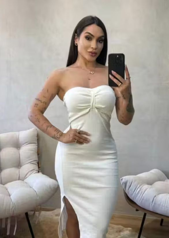 Vestido Femenino Tomara Que Caia Canelado Midi Tubinho Elegância e Ousadia Unidas Em Uma Peça